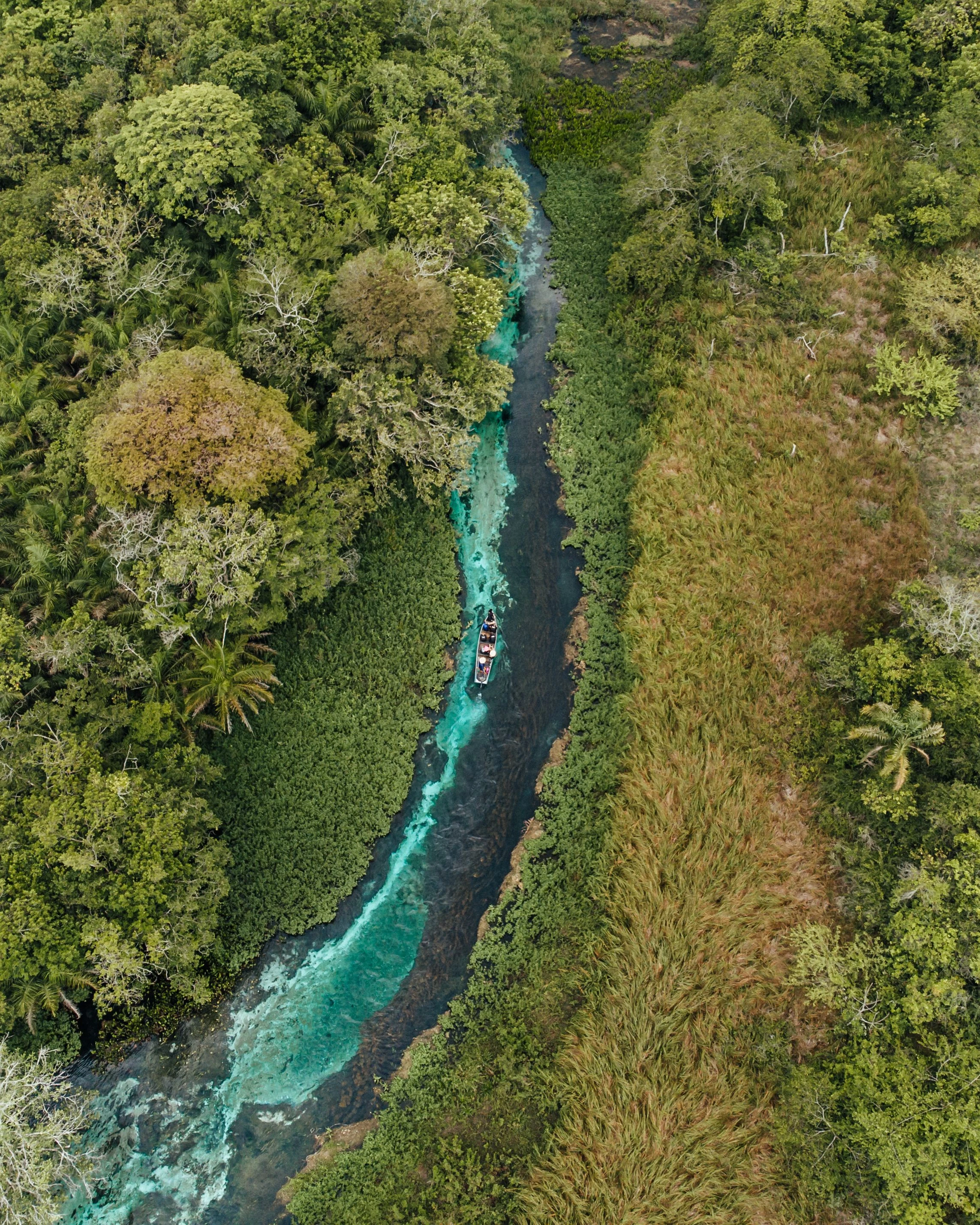 Boat seen from above on the clear turquoise Rio Sucuri